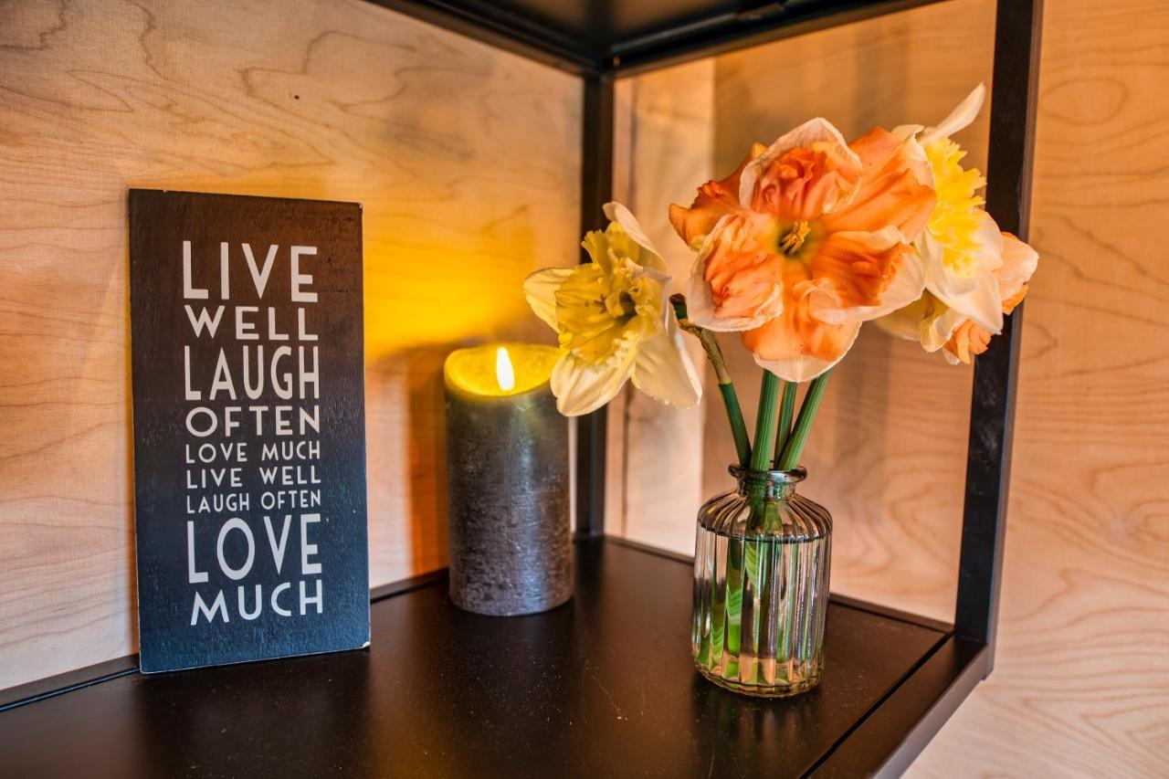 Luxury Glamping Cabin With Outdoor Bath On Cornish Flower Farm Truro Bagian luar foto