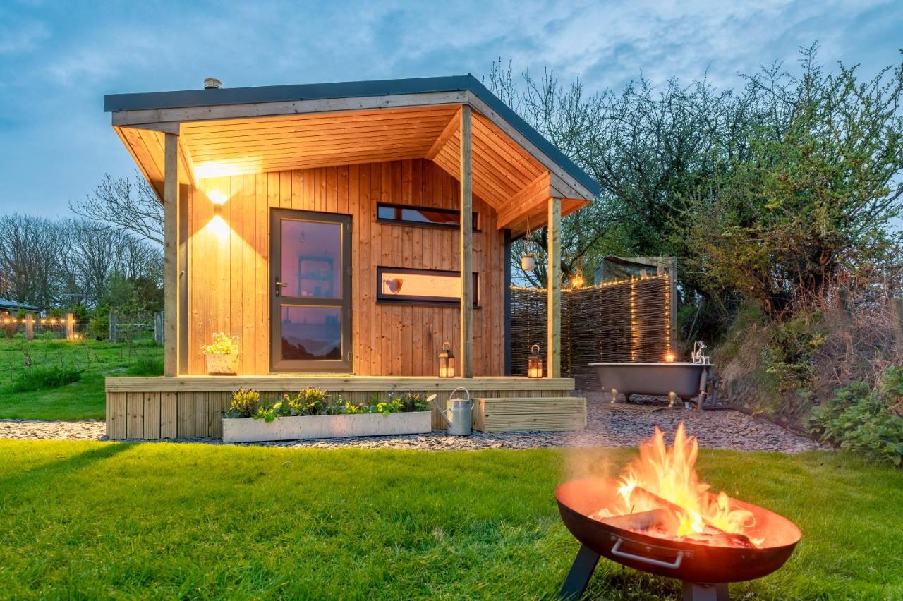 Luxury Glamping Cabin With Outdoor Bath On Cornish Flower Farm Truro Bagian luar foto